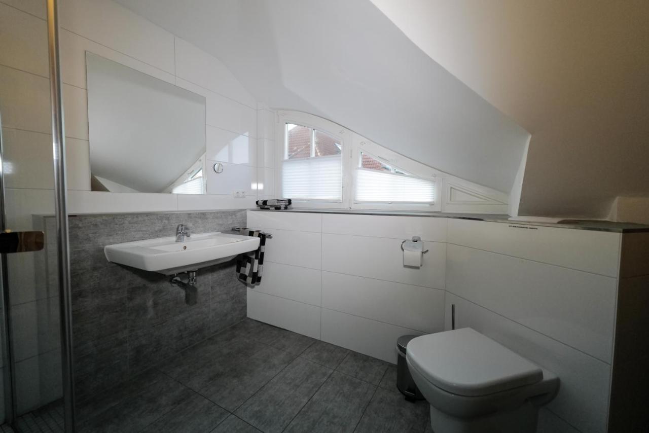 Ostseelagune Zingst, Exklusive Dhh, Strandnah, Sauna, Kamin, 3 Sz, 2 Baeder, Glasfaser, Haustierfrei, Garten Mit Suedterrasse, E-Ladesaeule, 2 Stellplaetze, Strandkorb, Fahrradschuppen, Waschmaschine, Trockner, Nichtraucher Exterior photo